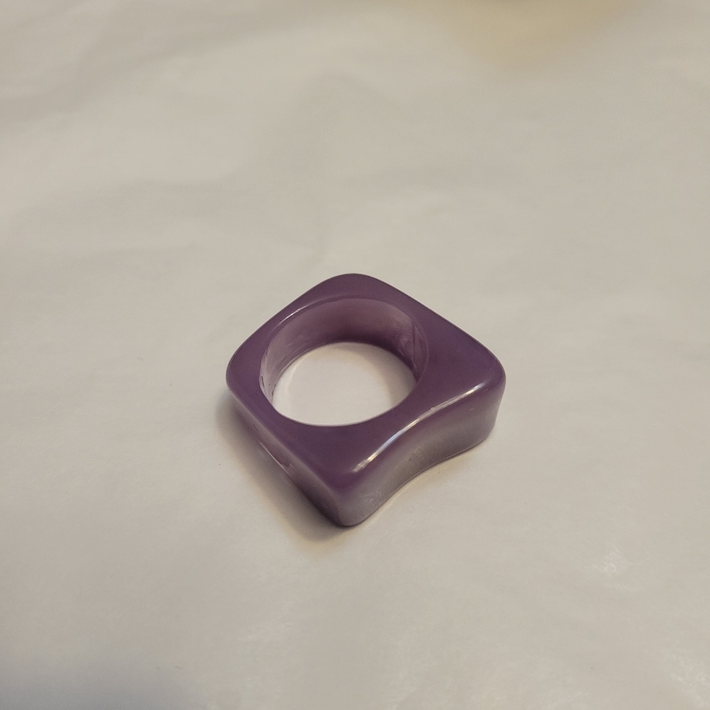 ❄️Fun Fashion Acrylic Ring - Picture 2 of 4
